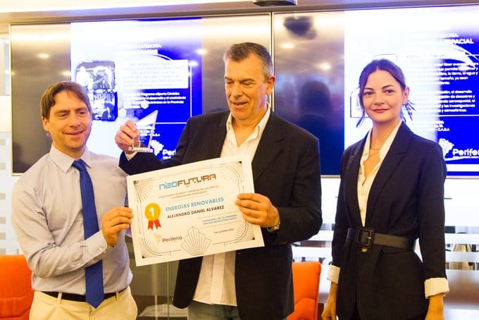 Tecnología Sostenible en Acción: Ingeniero Alejandro Daniel Álvarez, Ganador del Premio NeoFutura en Energías Renovables